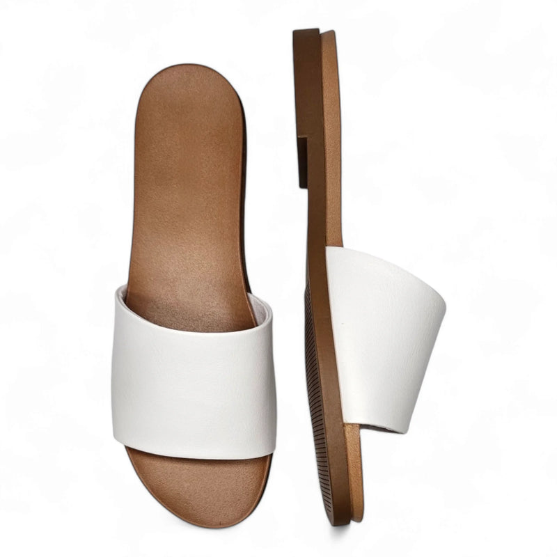 White leather Daily Slide Sandal with flat sole and open toe for casual comfort