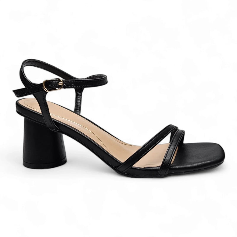 Black strappy sandal with chunky cylindrical heel for a secure fit, Kind Cylinder Heel