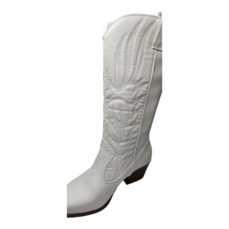 White Montana Western Boot with intricate embroidery and decorative stitching