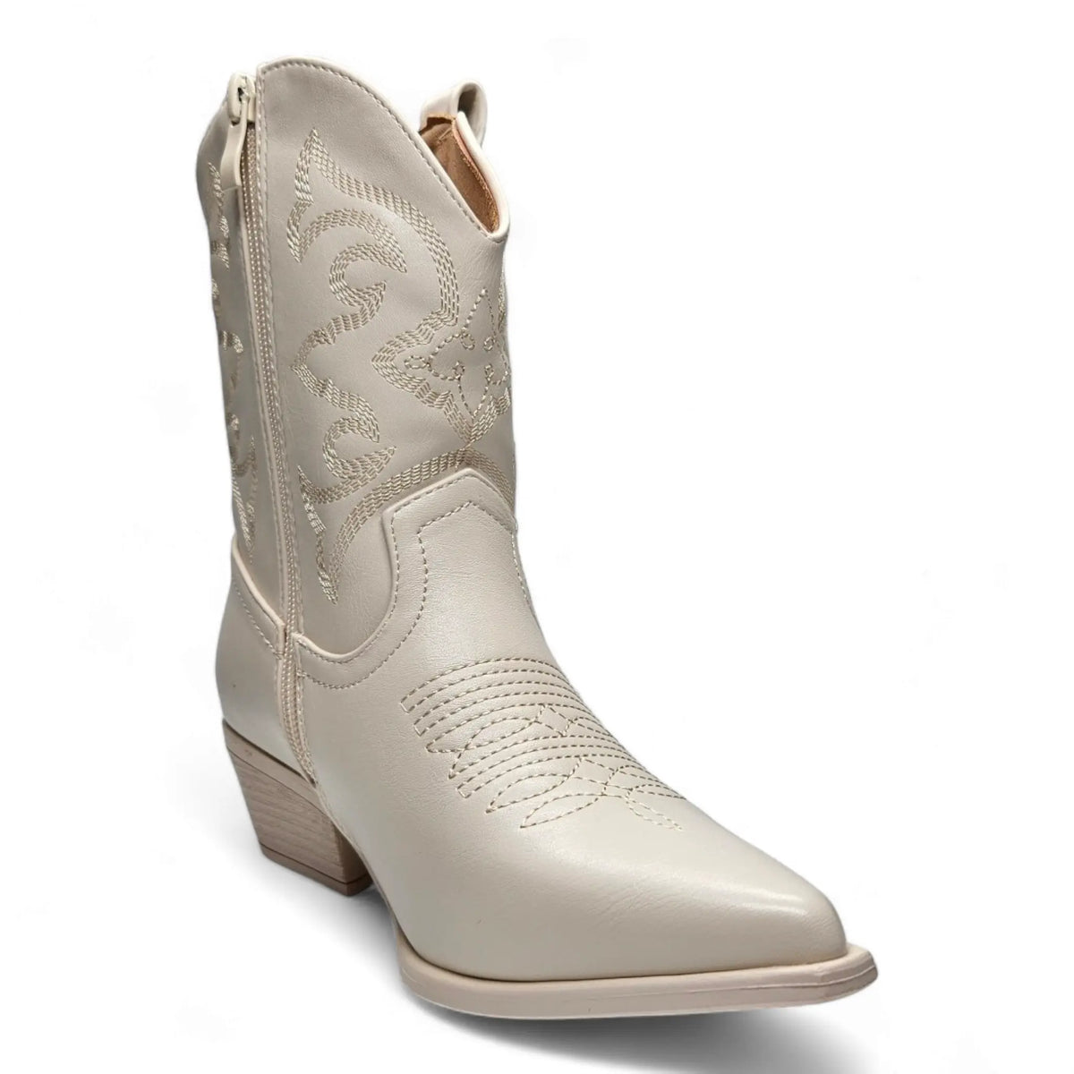 White leather cowboy boot Willa Wonka with embroidered design and pointed toe