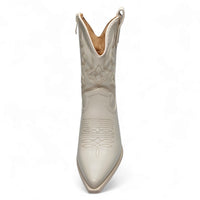 White leather cowboy boot Willa Wonka with decorative stitching and pointed toe